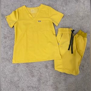 Figs mustard colored, high waisted joggers set, size small